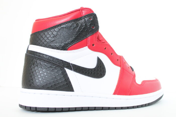 NIKE WMNS AIR JORDAN 1 HIGH OG 