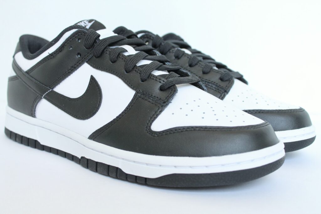 dunk low black white 42 5